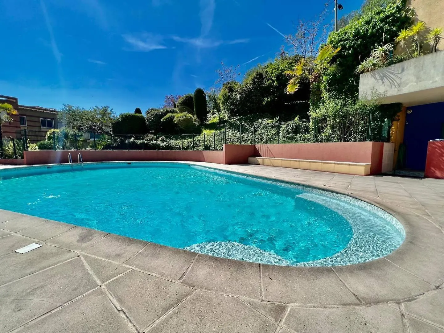 Quiet Studio Swimming Pool Roquebrune 法国